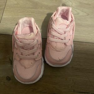 Infant sneakers size 4C but these sneakers runs small so they more like a 3C